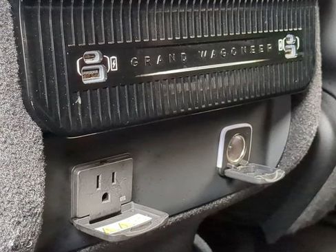 Certified 2022 Jeep Grand Wagoneer Series III w/ Rear Seat Video Group 1 image 18