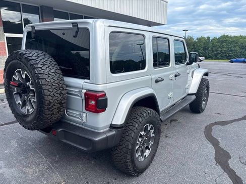 Used 2024 Jeep Wrangler Unlimited Sahara AWD/4WD image 4