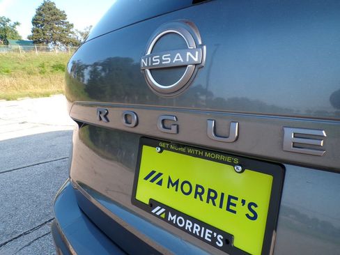 Used 2025 Nissan Rogue SV AWD/4WD image 15
