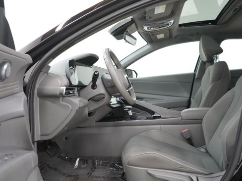 Used 2025 Hyundai Elantra SEL image 22