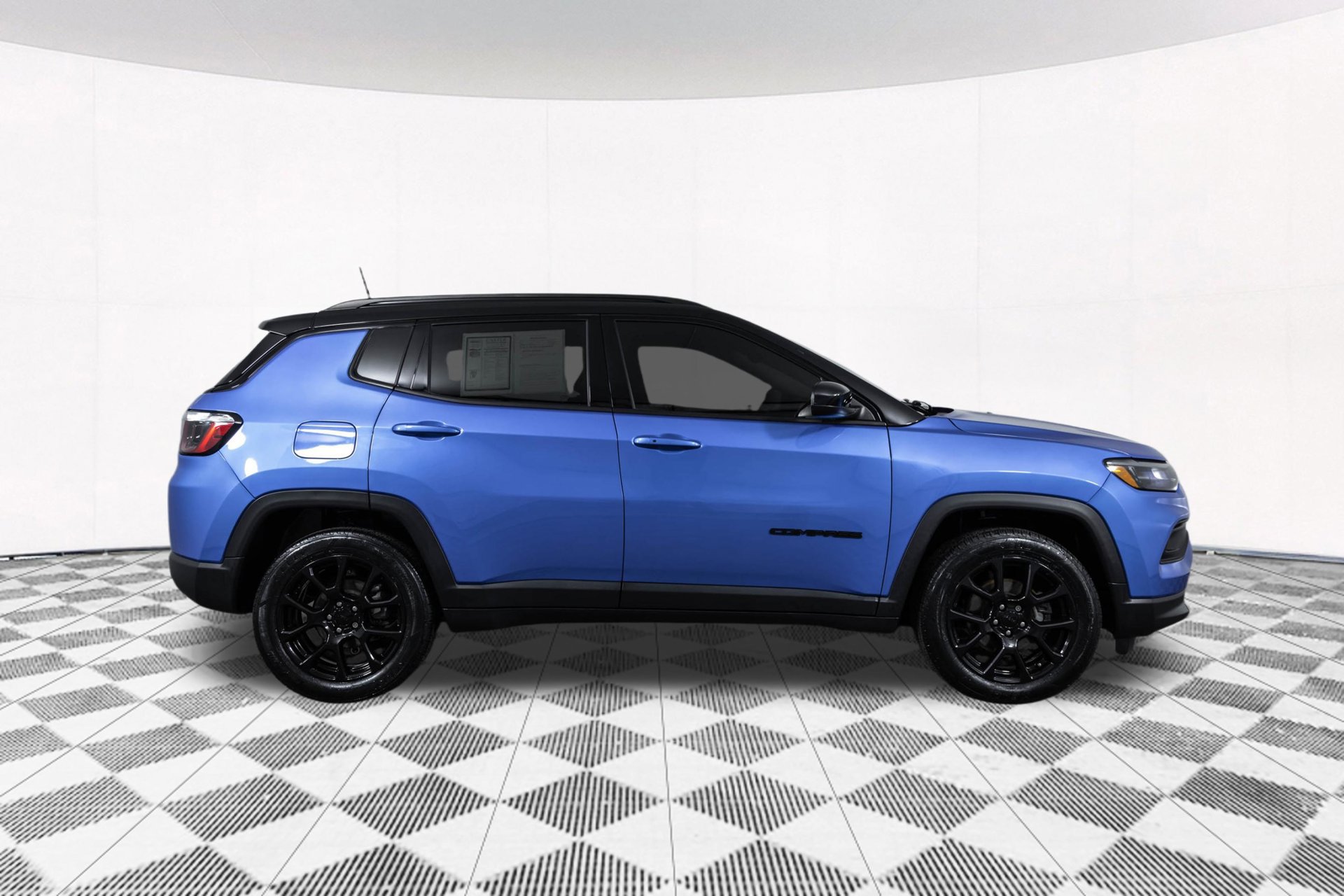 Used 2022 Jeep Compass Latitude w/ Sun and Sound Group AWD/4WD image 19