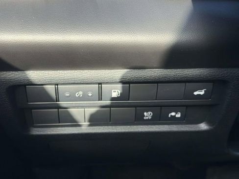 New 2025 Mitsubishi Outlander SE image 16