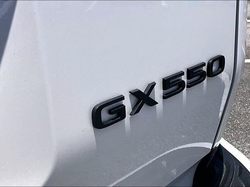 Used 2025 Lexus GX 550 w/ Accessory Package (2T) AWD/4WD image 23
