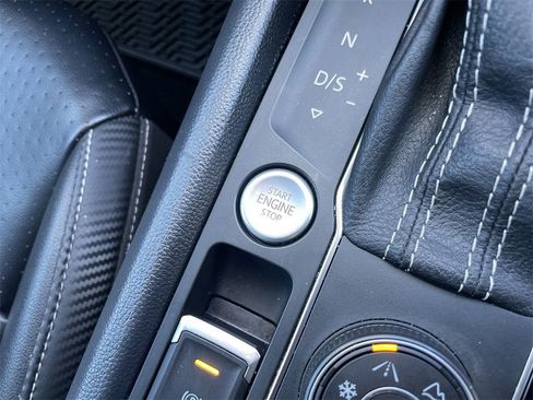 Used 2022 Volkswagen Atlas Cross Sport SE image 26