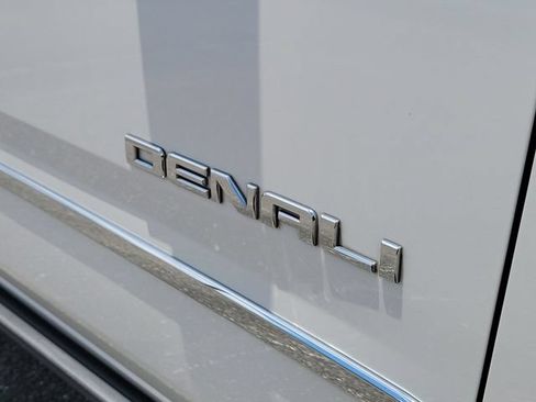Certified 2019 GMC Yukon Denali w/ Denali Ultimate Package AWD/4WD image 7