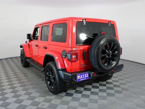 Used 2025 Jeep Wrangler Unlimited Sahara AWD/4WD image 21