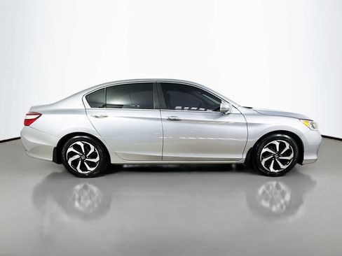 Used 2017 Honda Accord EX image 9