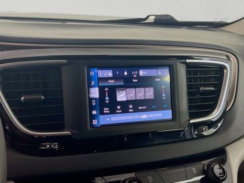 Used 2023 Chrysler Voyager LX FWD image 14