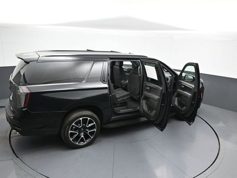 Used 2026 Chevrolet Suburban RST w/ Comfort Package AWD/4WD image 49
