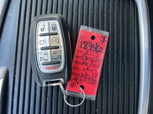 Used 2023 Chrysler Pacifica Touring-L FWD image 62
