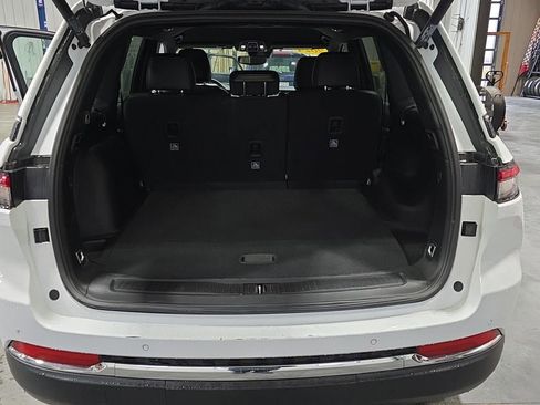 Used 2024 Jeep Grand Cherokee Limited image 25