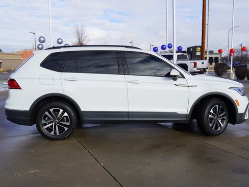 Used 2023 Volkswagen Tiguan S image 9