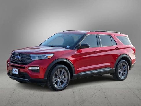 Used 2024 Ford Explorer XLT w/ Equipment Group 202A AWD/4WD image 1