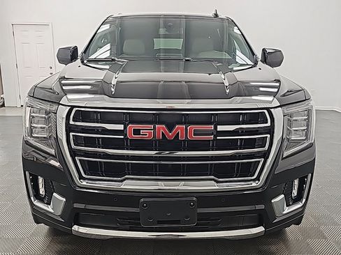 Used 2022 GMC Yukon XL SLT image 3