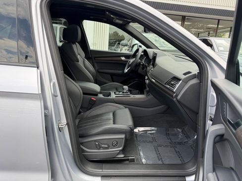 Used 2024 Audi Q5 e Premium Plus w/ Premium Plus Package AWD/4WD image 24