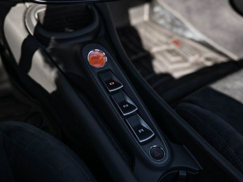 Used 2025 McLaren Artura Spider RWD image 19