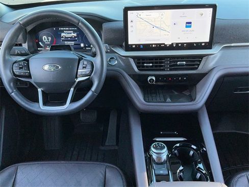 Used 2025 Ford Explorer Platinum image 13