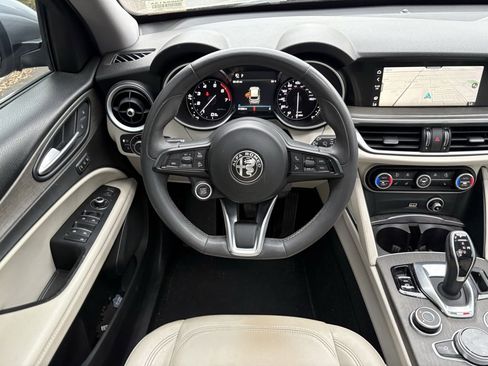 Used 2021 Alfa Romeo Stelvio Ti image 7