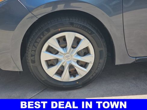 Used 2015 Toyota Corolla L FWD image 34