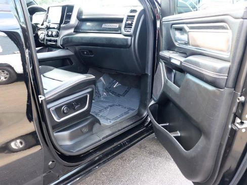 Used 2024 RAM 1500 Laramie AWD/4WD image 15