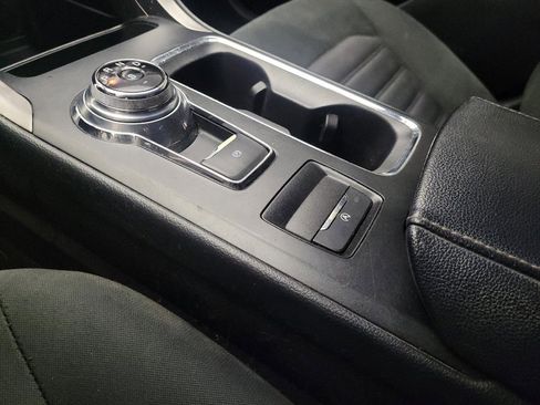 Used 2017 Ford Fusion SE w/ Fusion SE Technology Package image 26