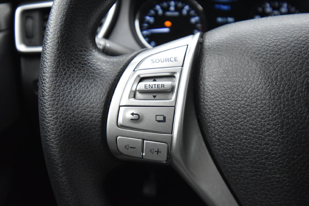 Used 2015 Nissan Rogue SV AWD/4WD image 29