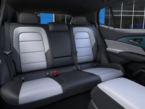 Used 2026 Chevrolet Equinox EV LT w/ Convenience Package II FWD image 17