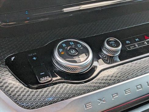 Used 2025 Ford Expedition Platinum w/ Stealth Performance Package image 12