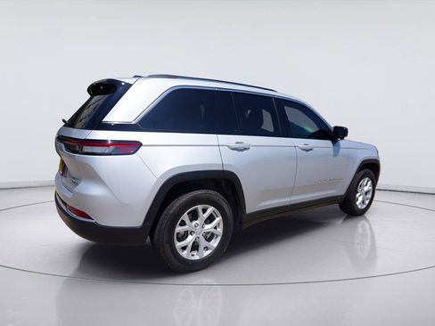 Used 2024 Jeep Grand Cherokee Limited RWD image 6