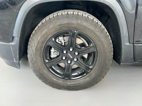 Used 2021 GMC Acadia AT4 w/ Technology Package image 33