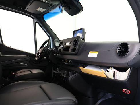 Used 2023 Mercedes-Benz Sprinter 2500 image 22