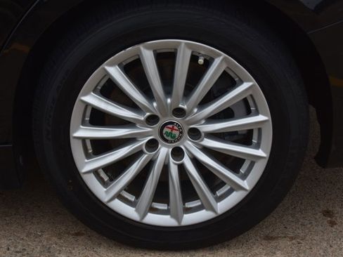 Used 2021 Alfa Romeo Giulia Sprint w/ Sun & Sound Package image 10