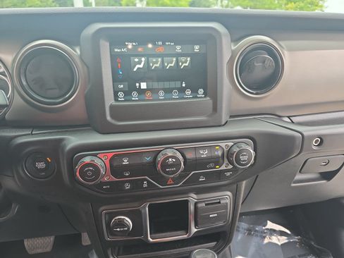 Used 2022 Jeep Wrangler Sport AWD/4WD image 20