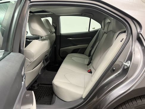 Used 2021 Toyota Camry SE w/ Cold Weather Package FWD image 21