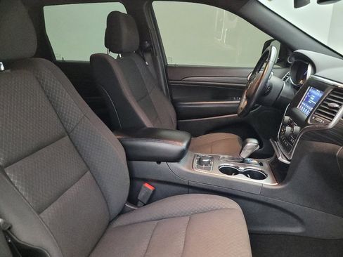 Used 2019 Jeep Grand Cherokee Laredo image 21