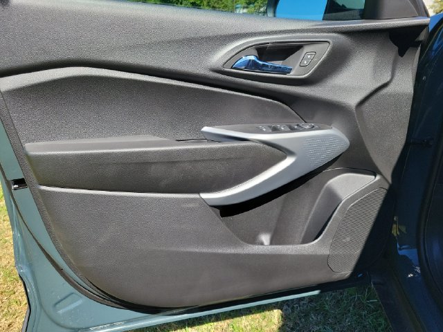 New 2026 Chevrolet Trax LS w/ LS Convenience Package FWD image 17