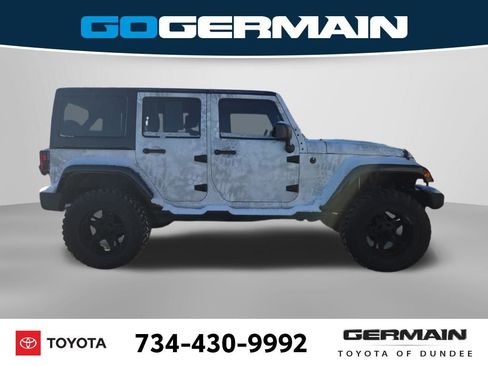 Used 2018 Jeep Wrangler Unlimited Sahara image 7