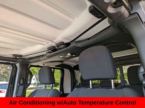Used 2023 Jeep Gladiator Sport AWD/4WD image 24