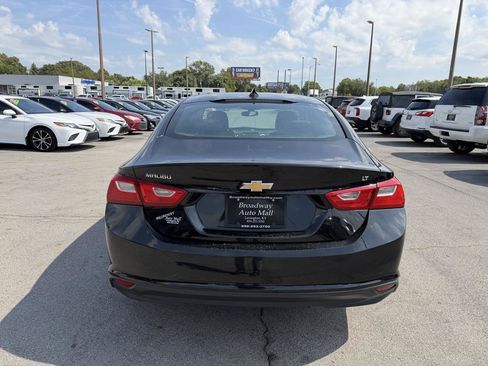 Used 2017 Chevrolet Malibu LT FWD image 4