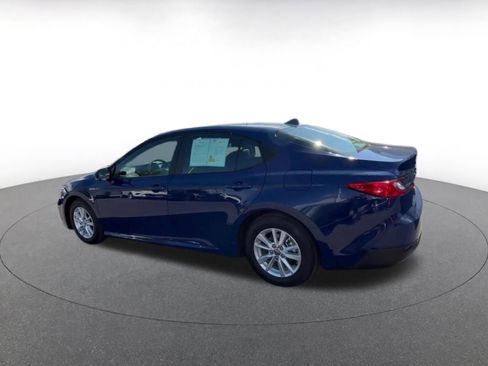 Used 2025 Toyota Camry LE FWD image 10