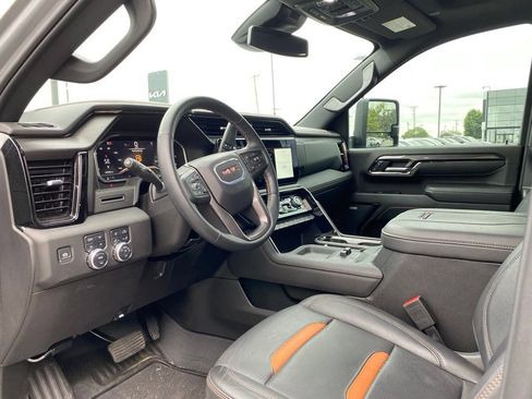 Used 2025 GMC Sierra 2500 AT4 AWD/4WD image 9
