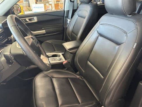 Used 2022 Ford Explorer XLT w/ Equipment Group 202A image 16