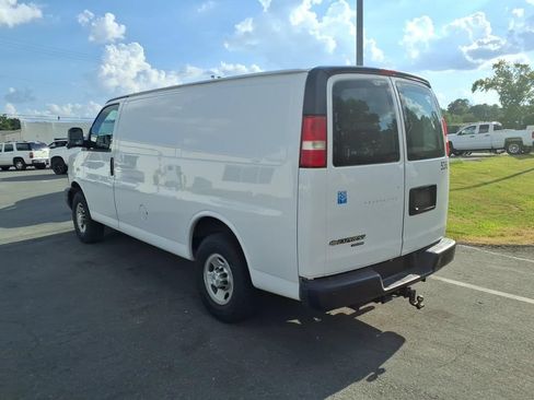 Used 2015 Chevrolet Express 2500 RWD image 4