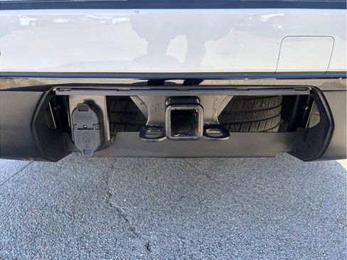 Used 2022 GMC Yukon XL SLE image 17