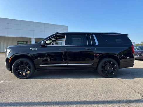New 2026 GMC Yukon XL Denali w/ Denali Reserve Package AWD/4WD image 3