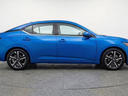 Used 2025 Nissan Sentra SV FWD image 11
