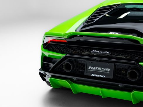 Used 2022 Lamborghini Huracan EVO RWD image 32