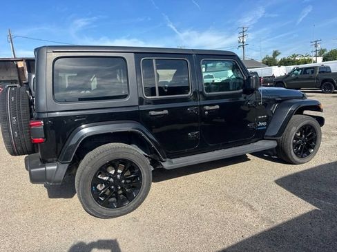 Used 2022 Jeep Wrangler Unlimited Sahara AWD/4WD image 5