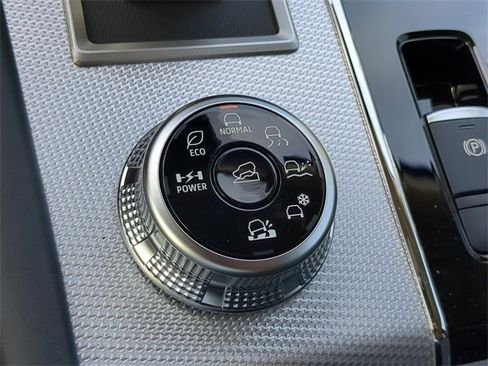 New 2025 Mitsubishi Outlander SEL image 30