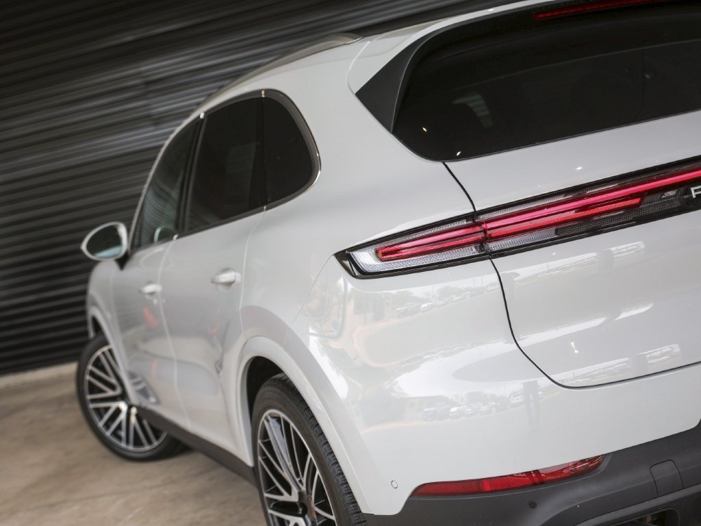 Certified 2026 Porsche Cayenne AWD/4WD image 14